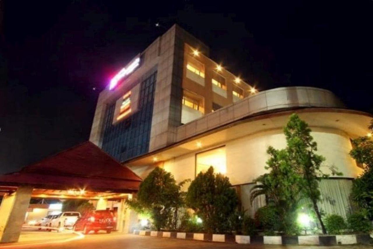 Banjarmasin Internasional Hotel Exterior photo